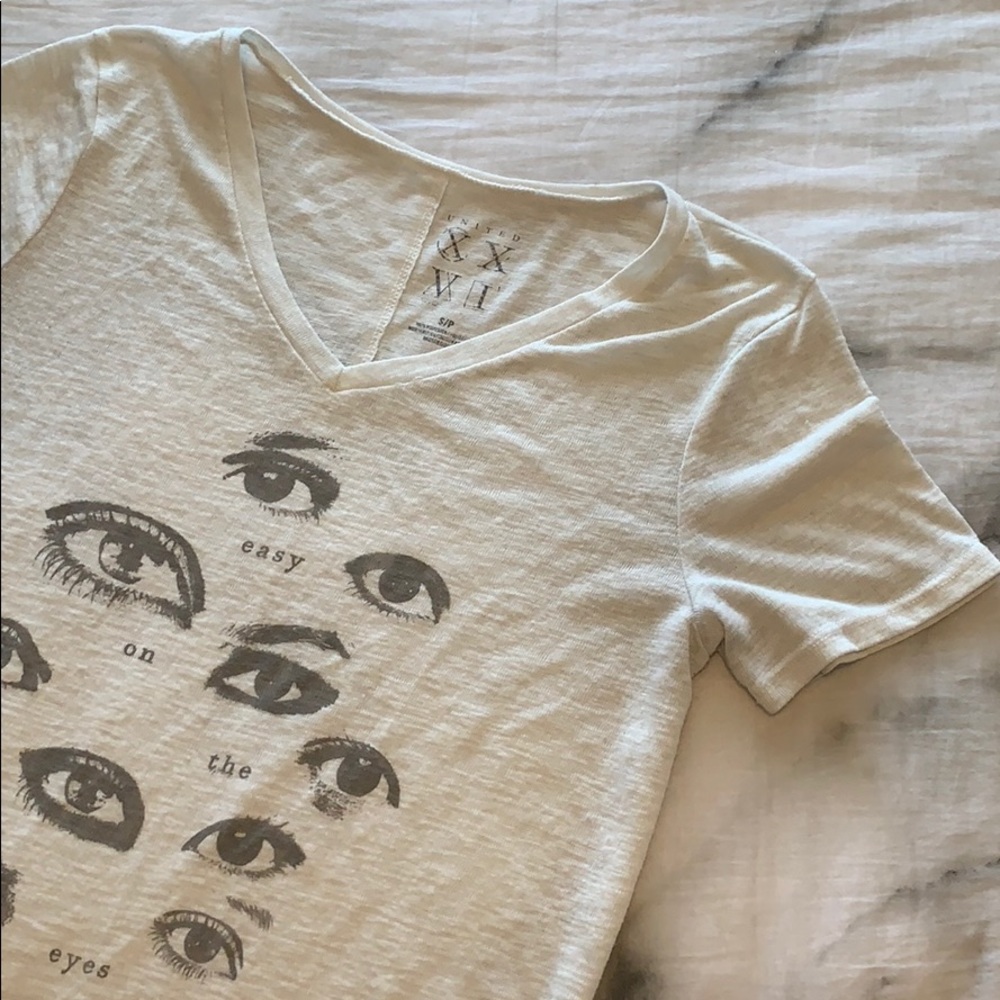 EYES GRAPHIC TEE